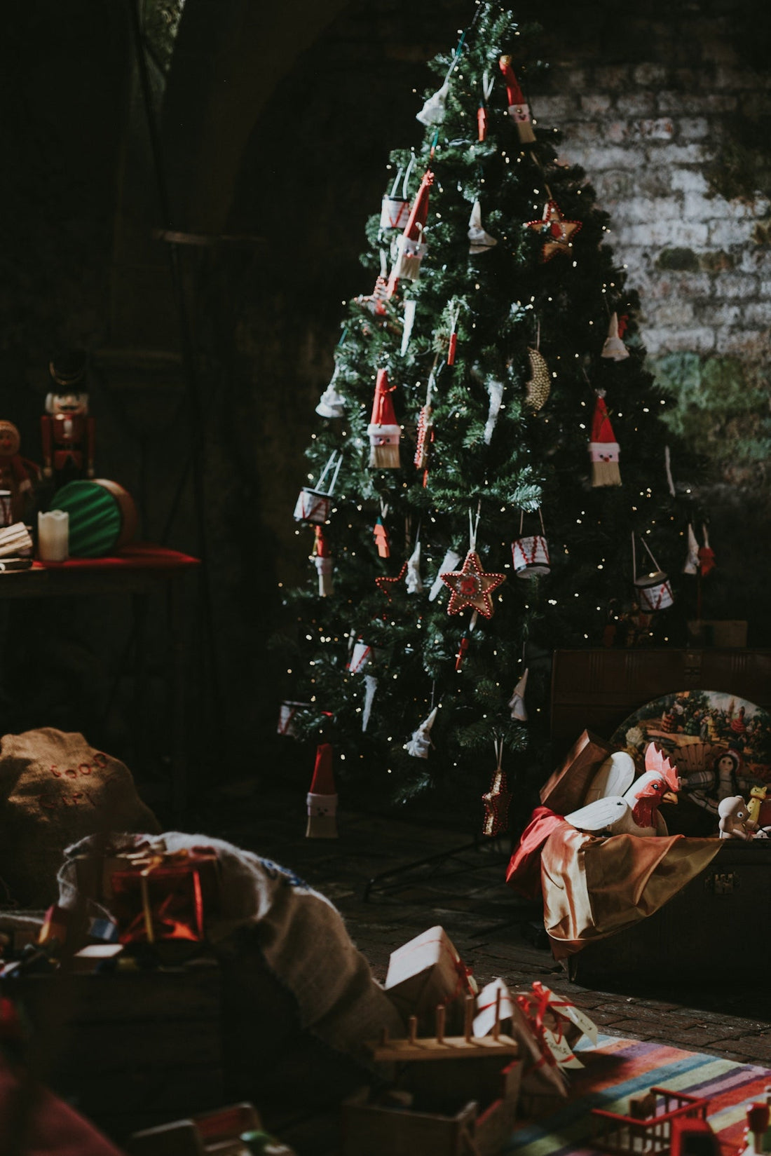 Tutorials on Creating Heartfelt Christmas Gift Wrapping - Tree Treasures