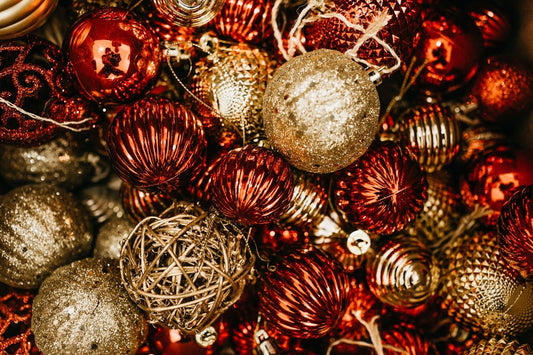 A Guide to Choosing the Perfect Christmas Ornaments for Your Tree - Tree Treasures